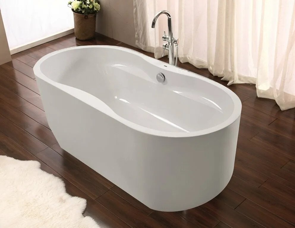 Bathtub Reglazing in Toronto: What Homeowners Should Know Before Restoring an Old Tub