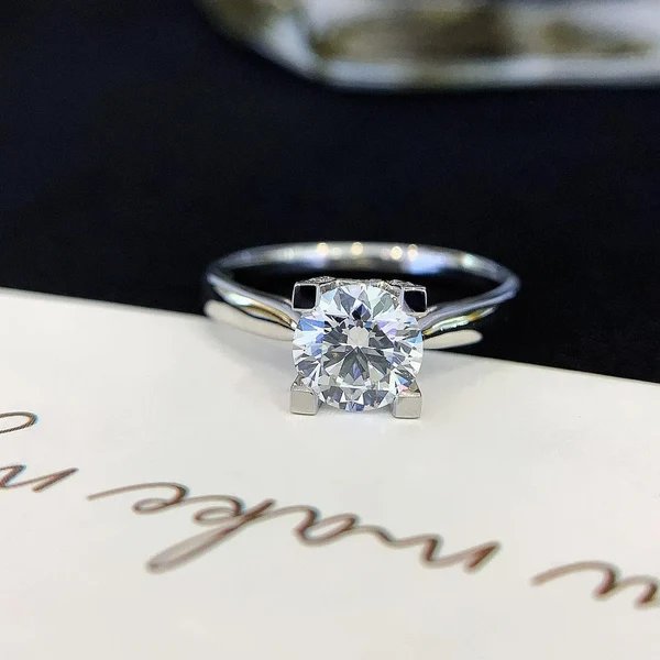 The Rising Trend of Pavé Lab-Grown Diamond Engagement Rings