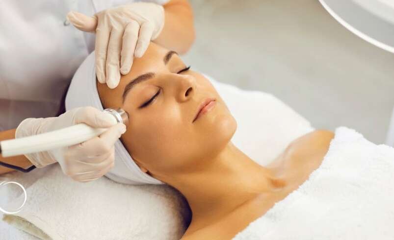 What Is the Difference Between a Basic Facial and a HydraFacial?
