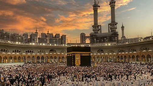 Experience a Well-Planned Umrah Journey with the Right Package
